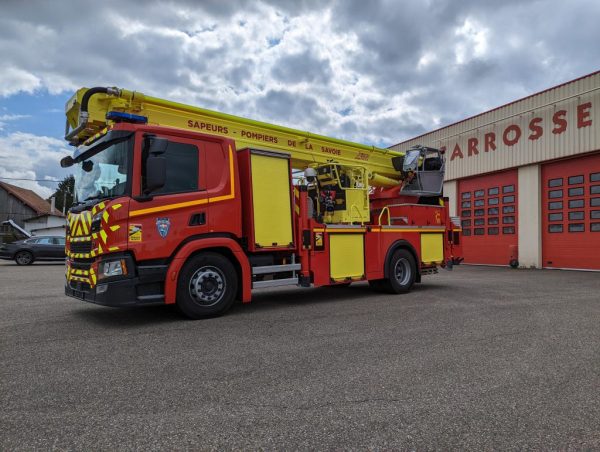 Savoie : les pompiers sauvent Haven, un chien coincé dans une faille rocheuse.